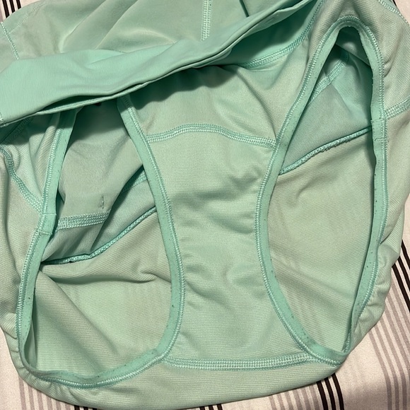 EUC Lululemon speed up low rise size 4 - Picture 4 of 4